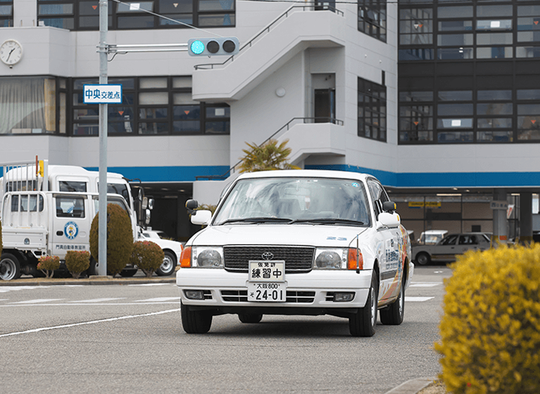 門真自動車教習所で楽しく、明るく、免許をとろう！